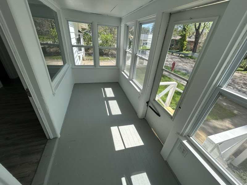 114 W Alexander St - Photo 2 of 11