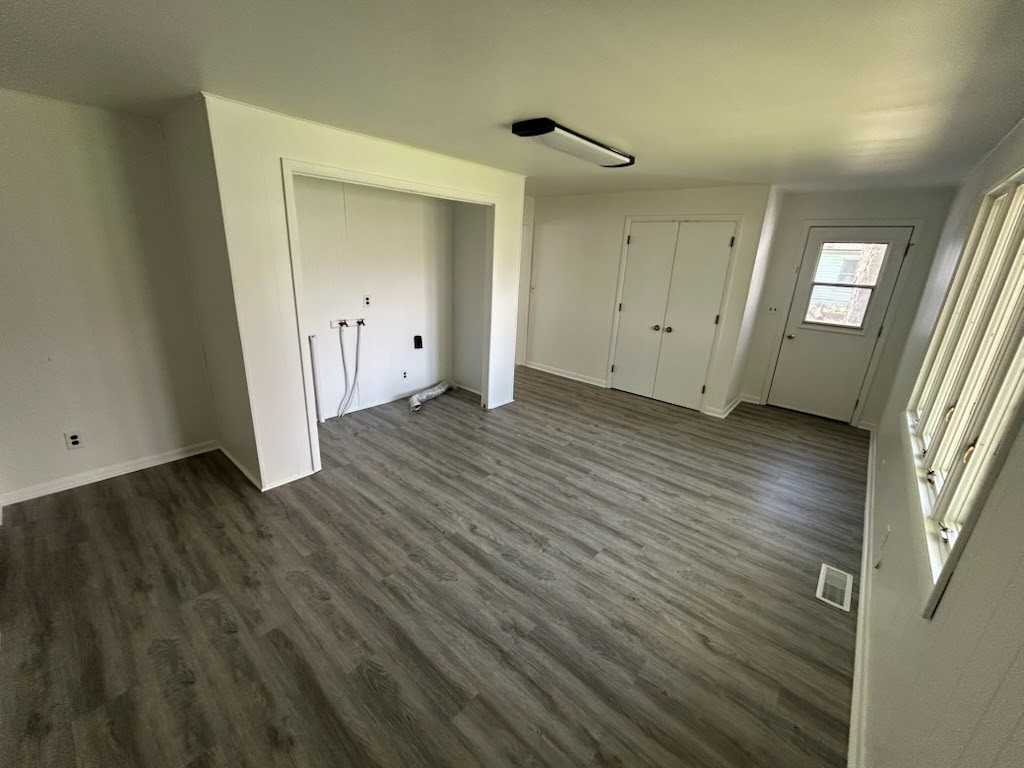 114 W Alexander St - Photo 5 of 11