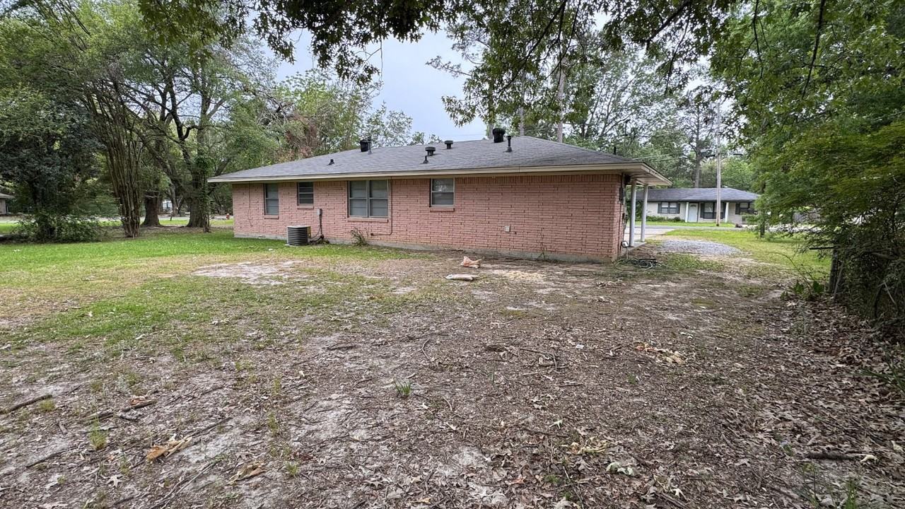 202 Gross St - Photo 4 of 18