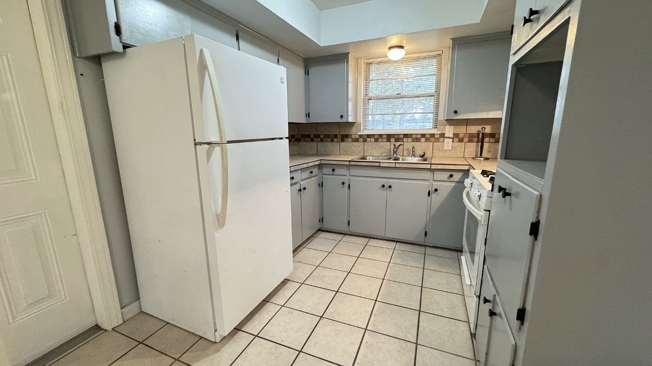 202 Gross St - Photo 7 of 18