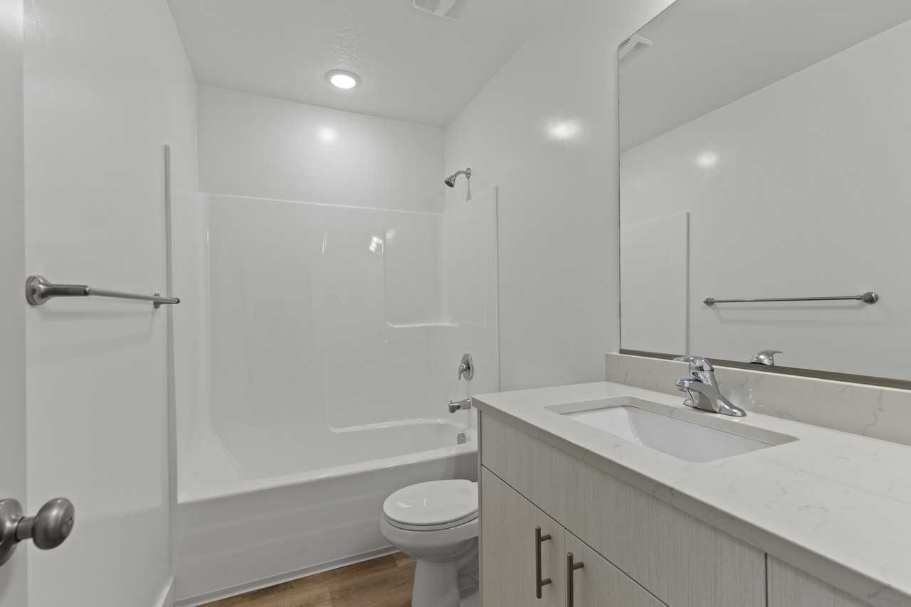 3331 S 1010 W - Photo 5 of 16