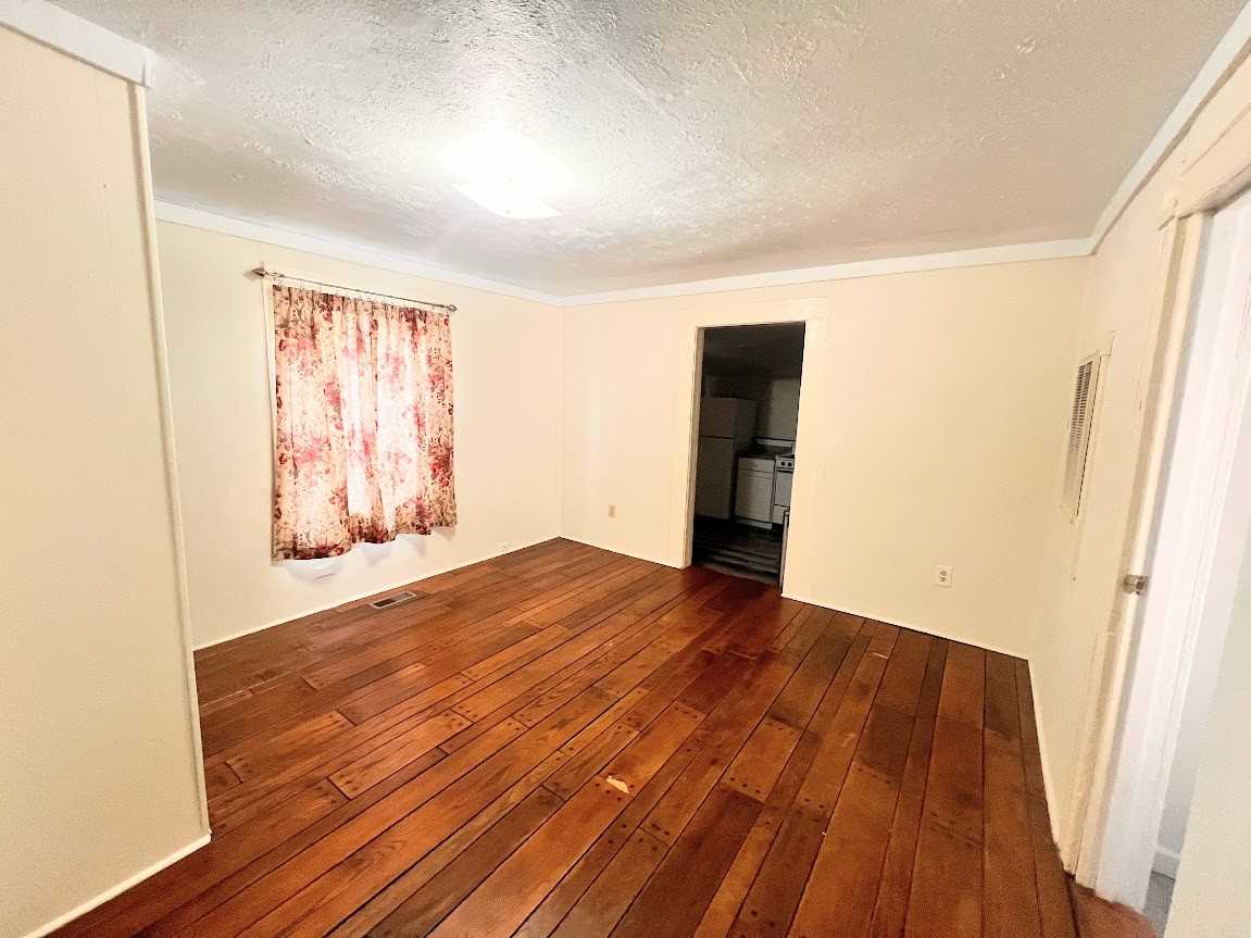 716 Bollingbrook Street - Photo 6 of 7