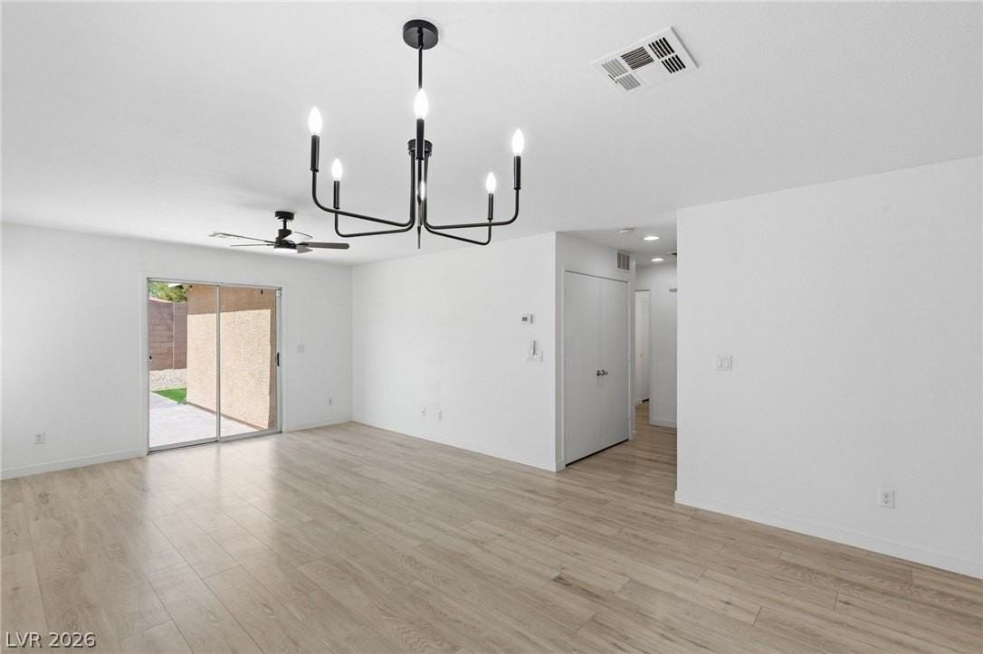 3245 Aiken St - Photo 7 of 33