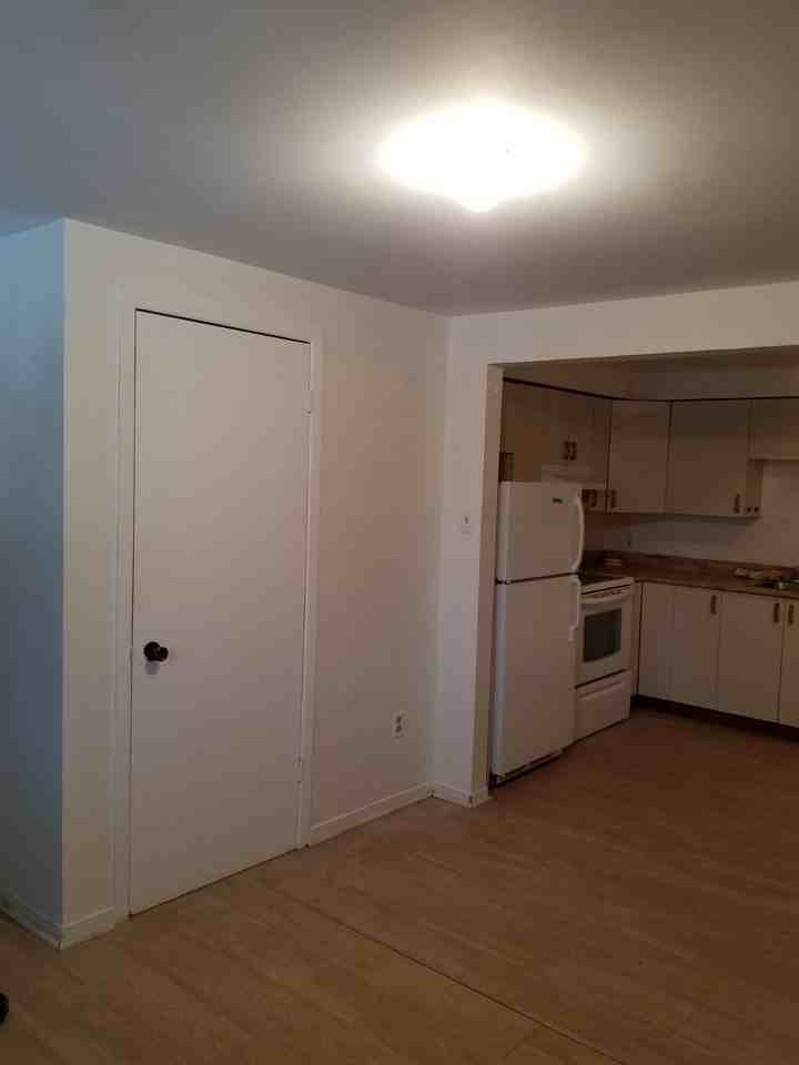 258 1re Avenue - Photo 2 of 9