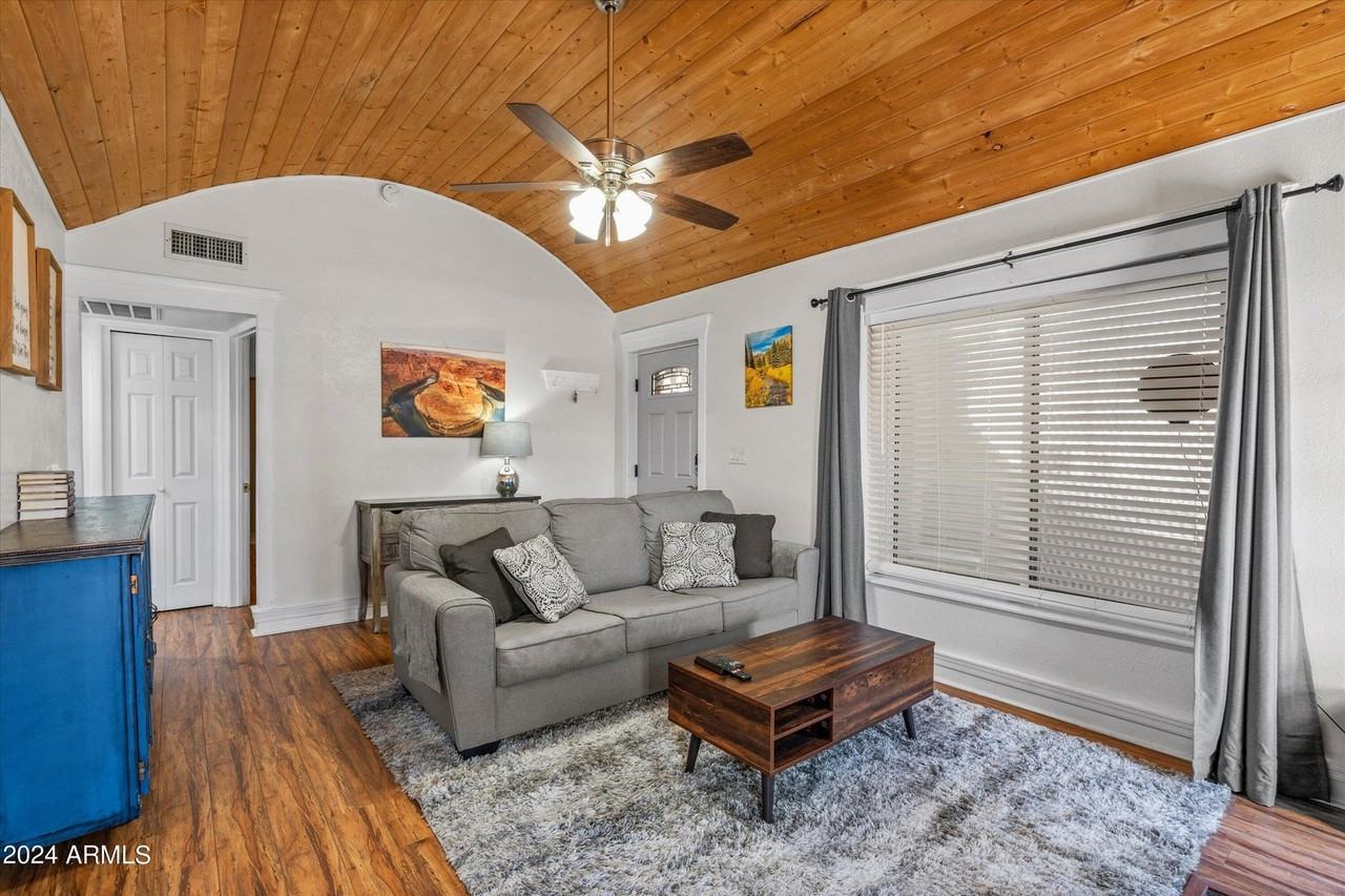 437 N 18th St #1 - Photo 3 of 19