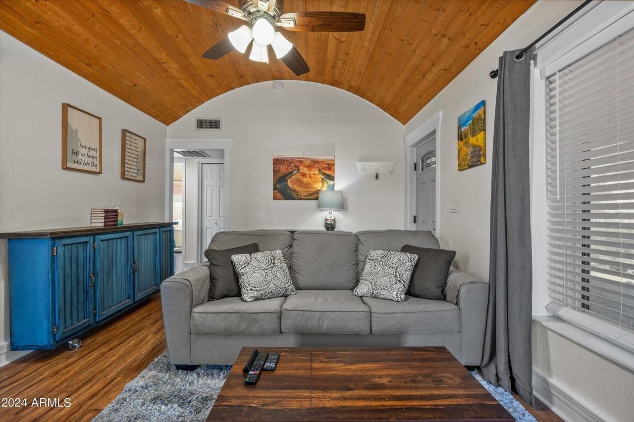 437 N 18th St #1 - Photo 4 of 19