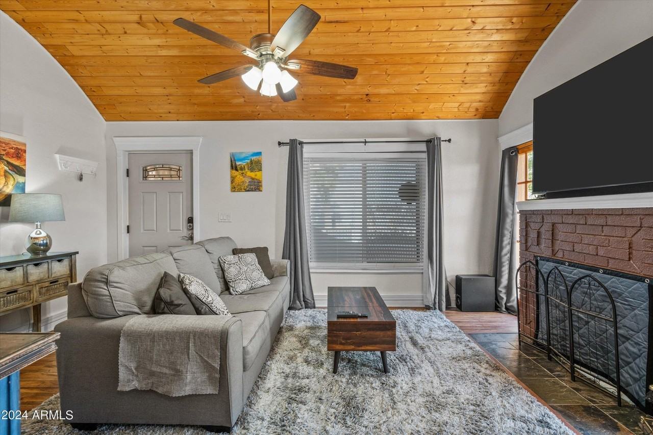 437 N 18th St #1 - Photo 5 of 19