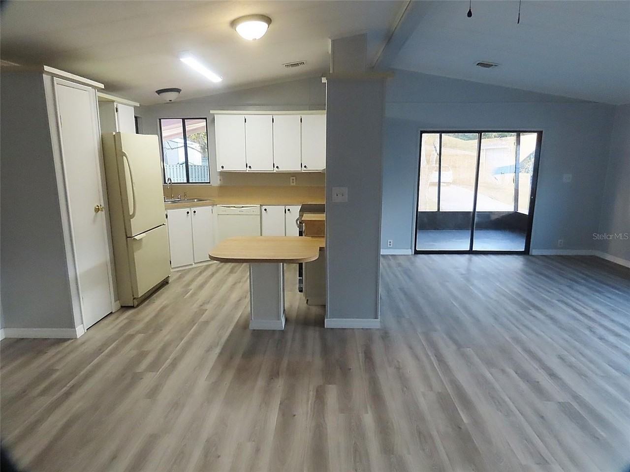 1077 Quail Dr - Photo 3 of 18