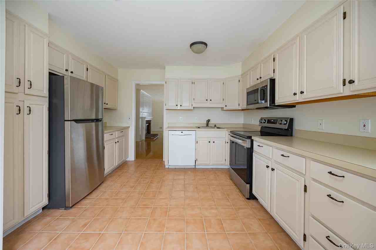 54 Bennett Cmn - Photo 2 of 25