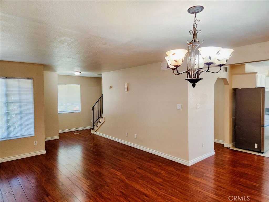 12916 Bloomfield Ave - Photo 4 of 18