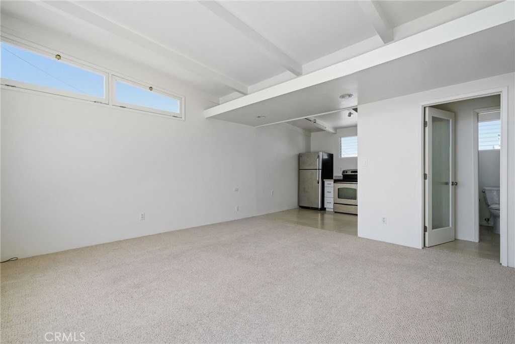 1210 W Oceanfront #1-2 - Photo 6 of 17