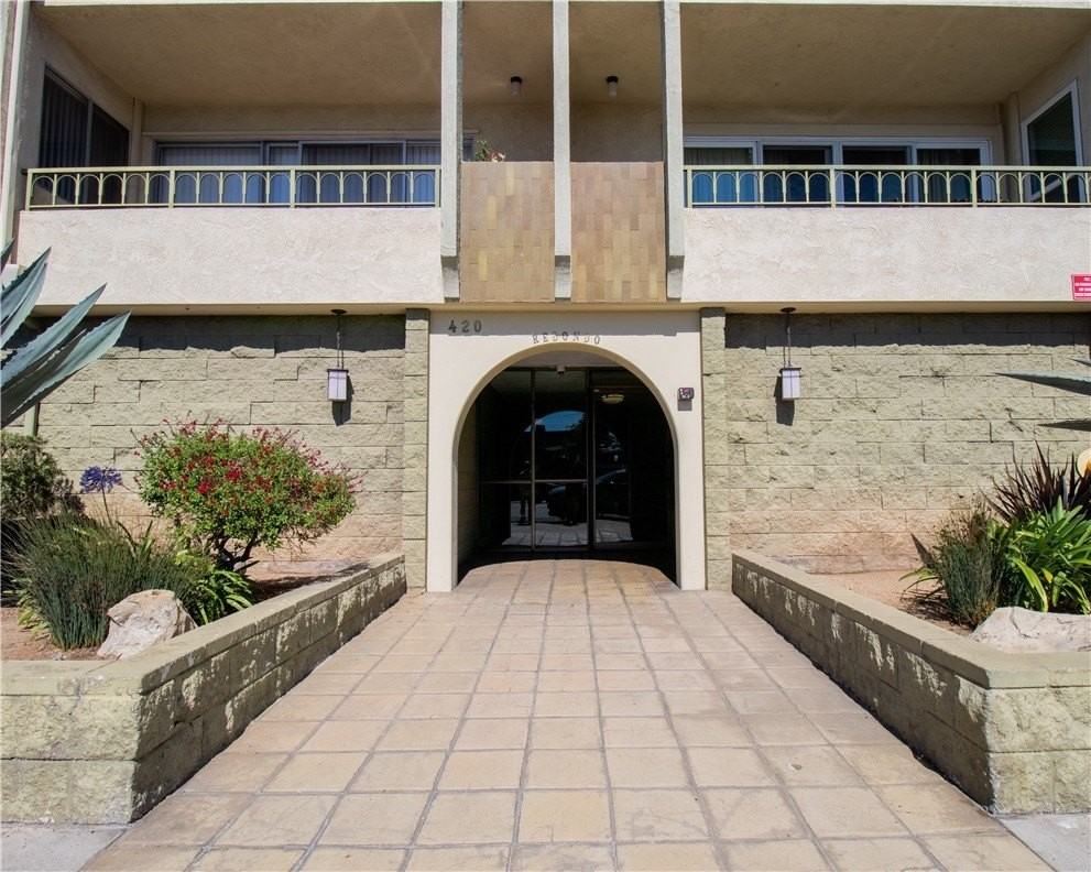 420 Redondo Ave - Photo 2 of 22