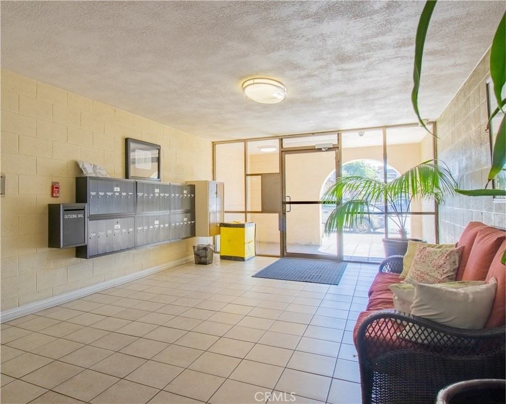 420 Redondo Ave - Photo 3 of 22