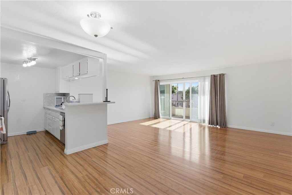 420 Redondo Ave - Photo 4 of 22