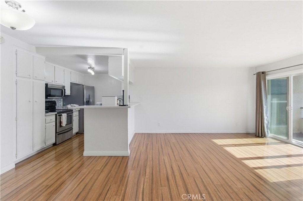 420 Redondo Ave - Photo 5 of 22