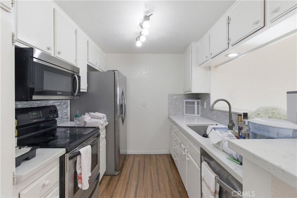 420 Redondo Ave - Photo 6 of 22