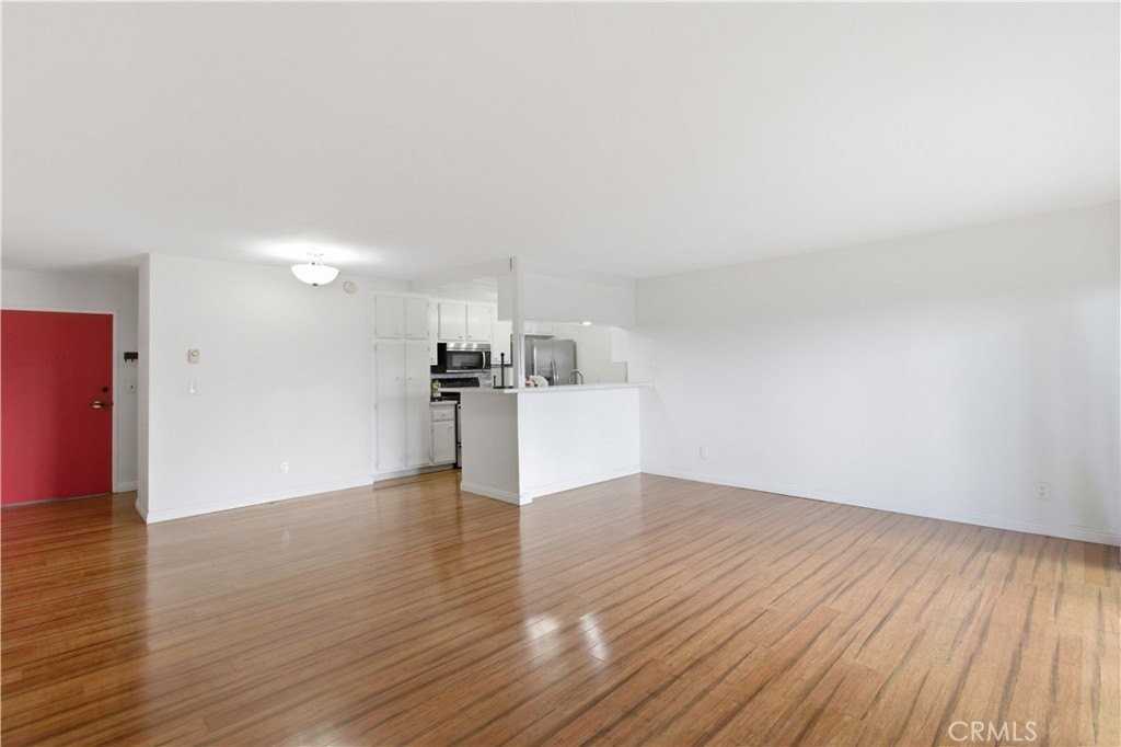 420 Redondo Ave - Photo 7 of 22