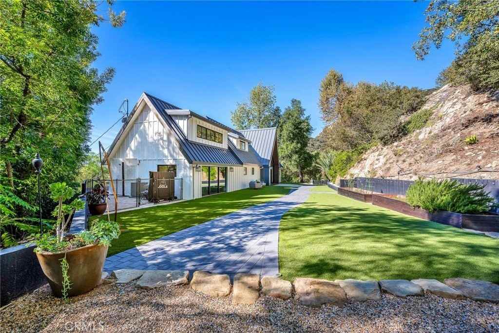 24301 Sylvan Glen Rd - Photo 3 of 50