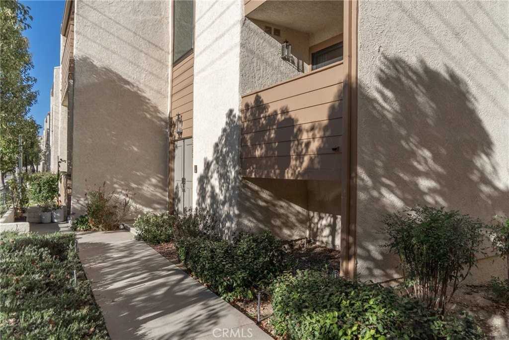 5360 Las Virgenes Rd - Photo 2 of 37