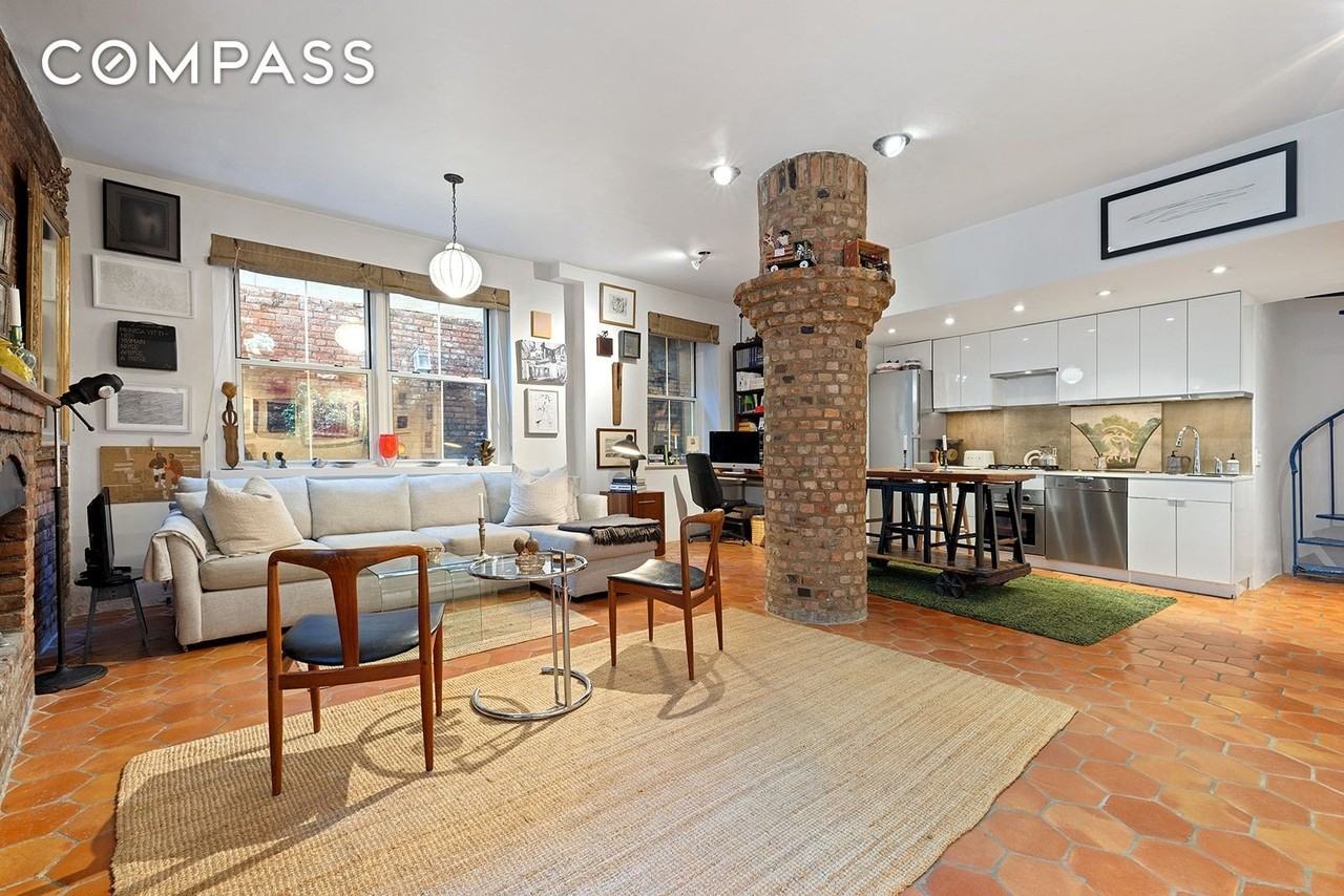 260 W 10th St #1E - Photo 2 of 9