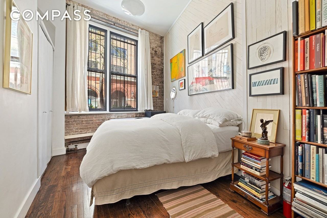 260 W 10th St #1E - Photo 4 of 9