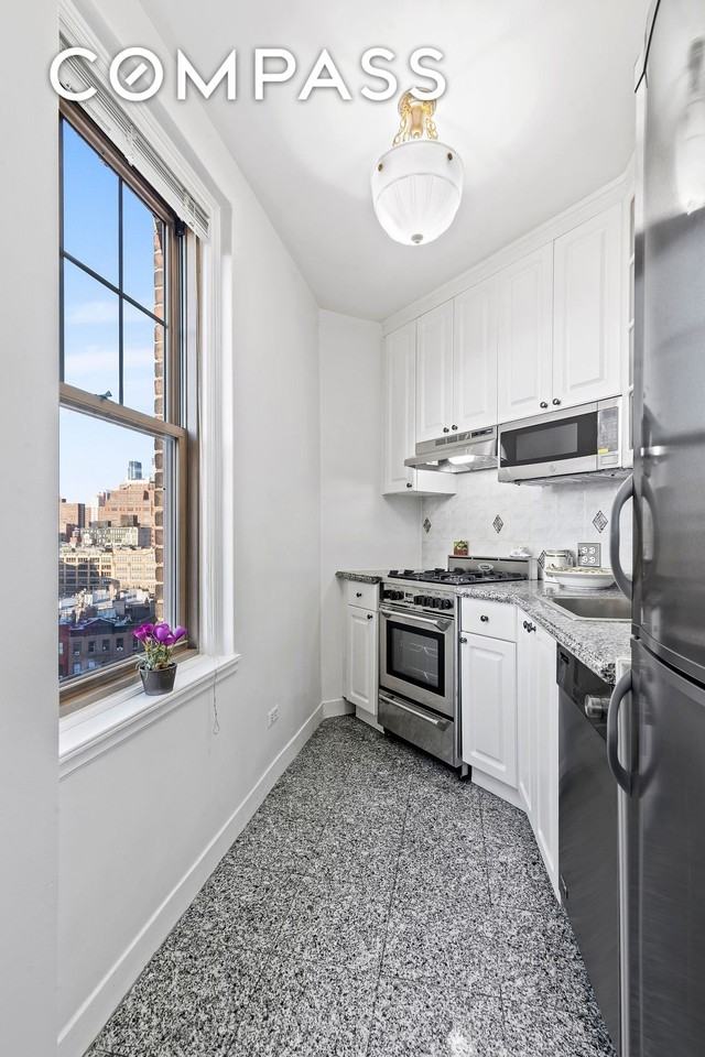 302 W 12th St #12C - Photo 4 of 13