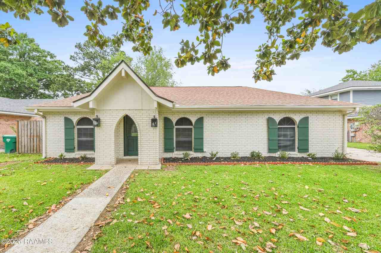 106 Seattle St - Photo 2 of 32