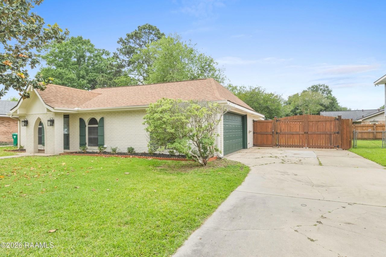 106 Seattle St - Photo 5 of 32