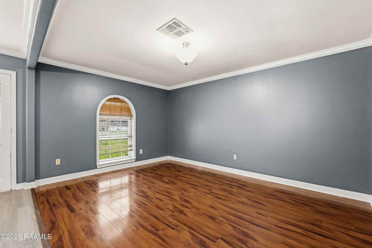 106 Seattle St - Photo 6 of 32