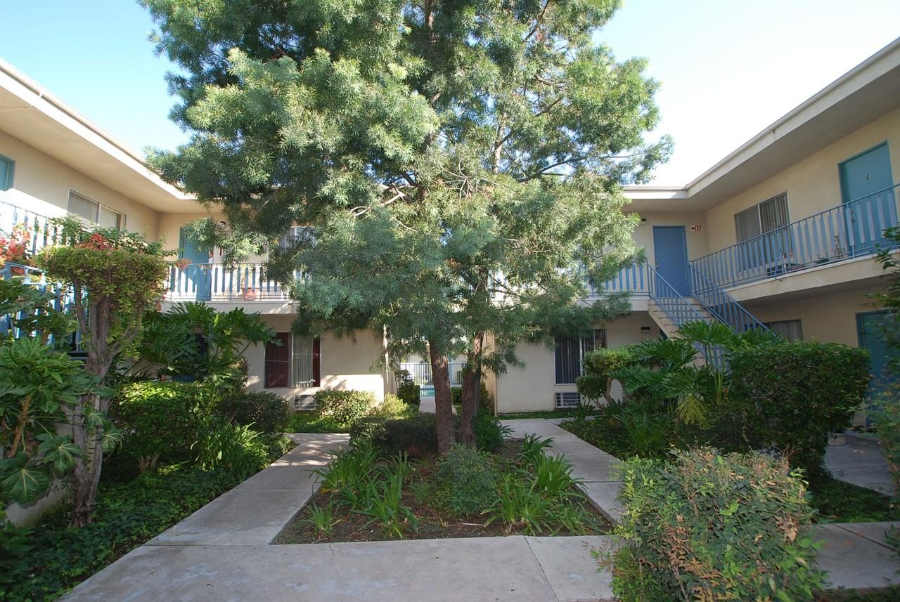 CLN - Collins Apts. - Photo 2 of 4