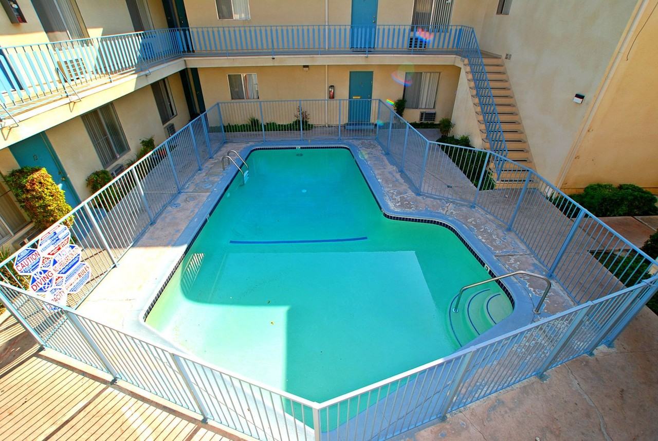 CLN - Collins Apts. - Photo 4 of 4