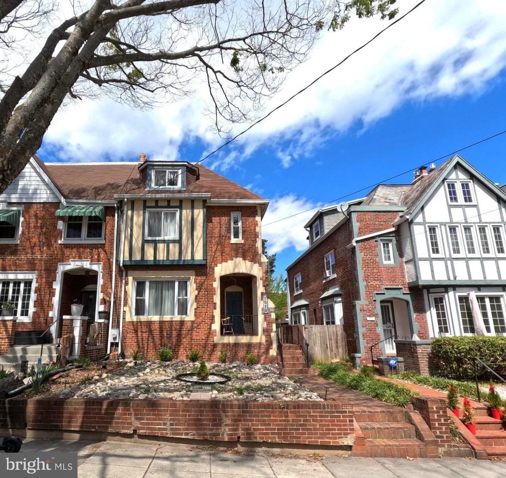 1513 Van Buren St Nw - Photo 2 of 25