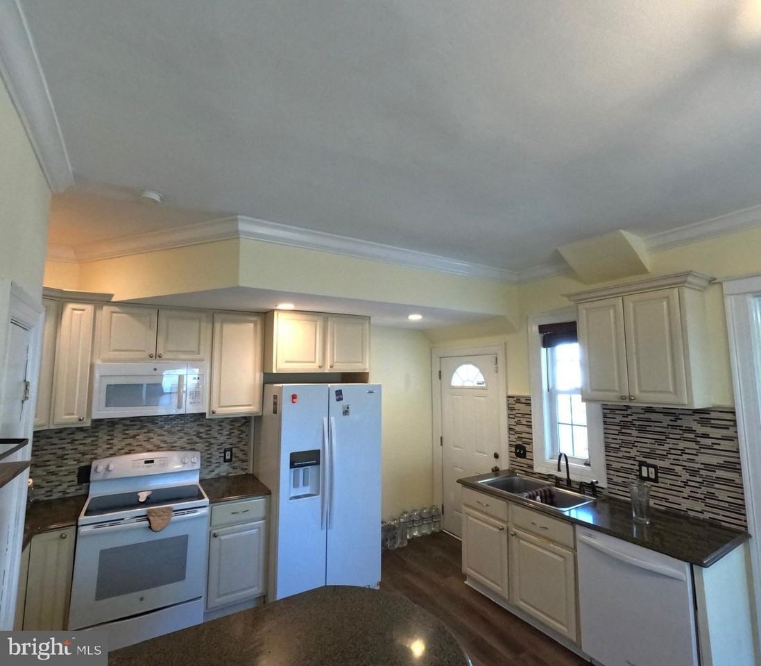 1513 Van Buren St Nw - Photo 5 of 25