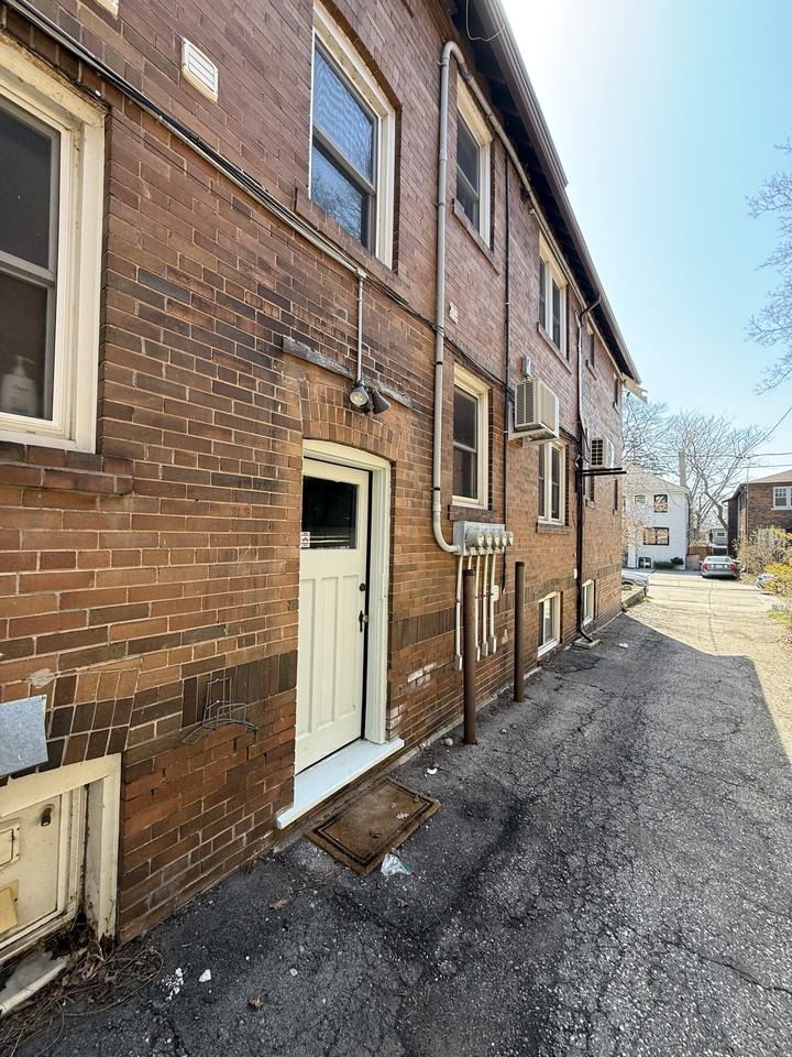 8 Avion Avenue - Photo 2 of 30