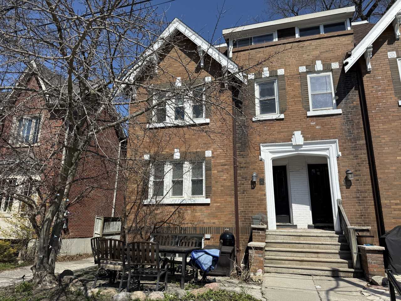 8 Avion Avenue - Photo 3 of 30