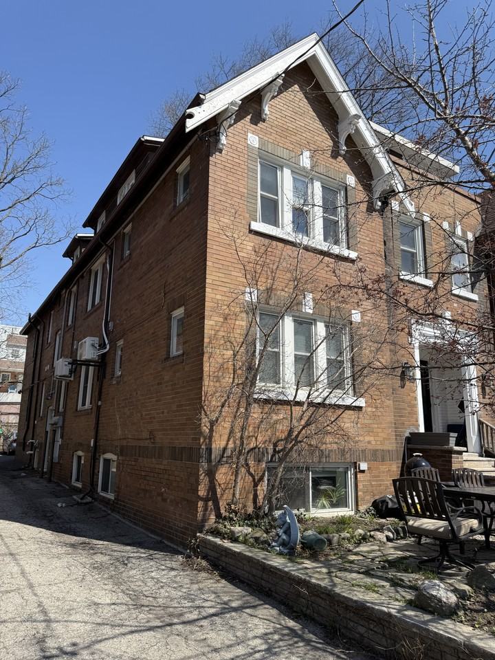 8 Avion Avenue - Photo 4 of 30