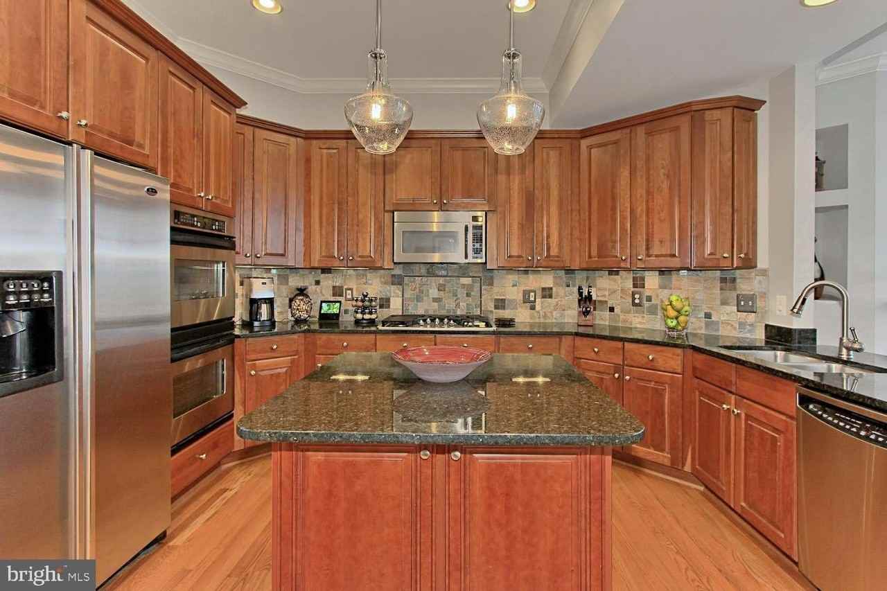 5238 Bessley Pl - Photo 3 of 32