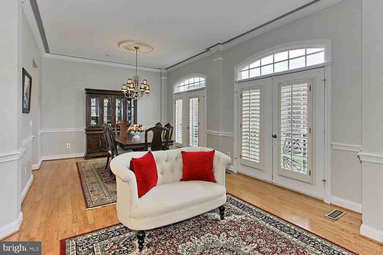 5238 Bessley Pl - Photo 6 of 32