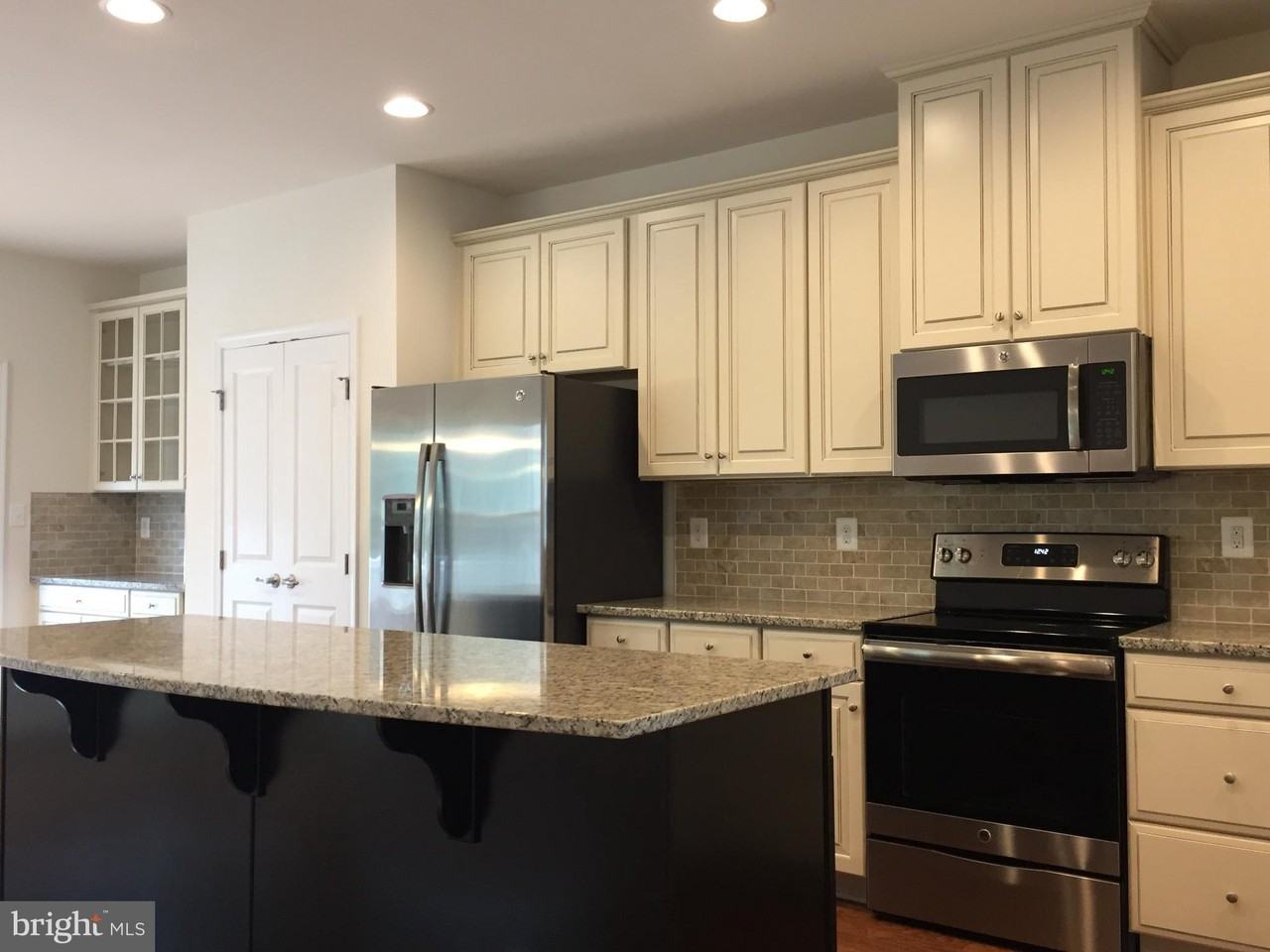 10749 Hinton Way - Photo 4 of 18