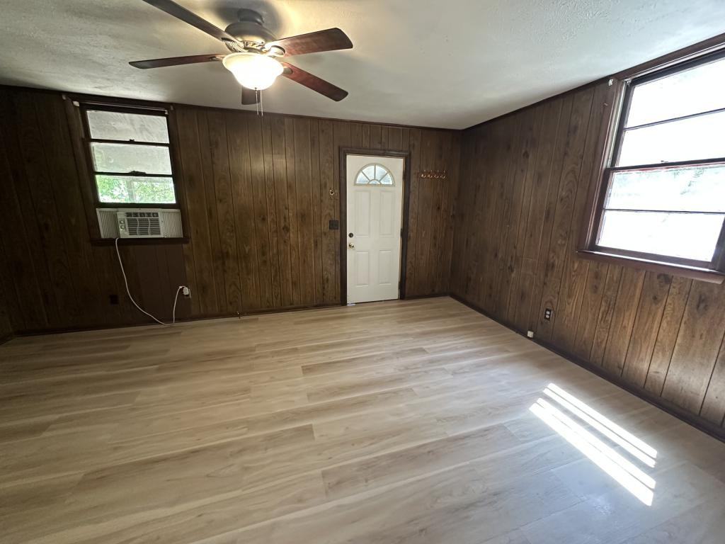 2564 Lakeview Dr - Photo 5 of 12