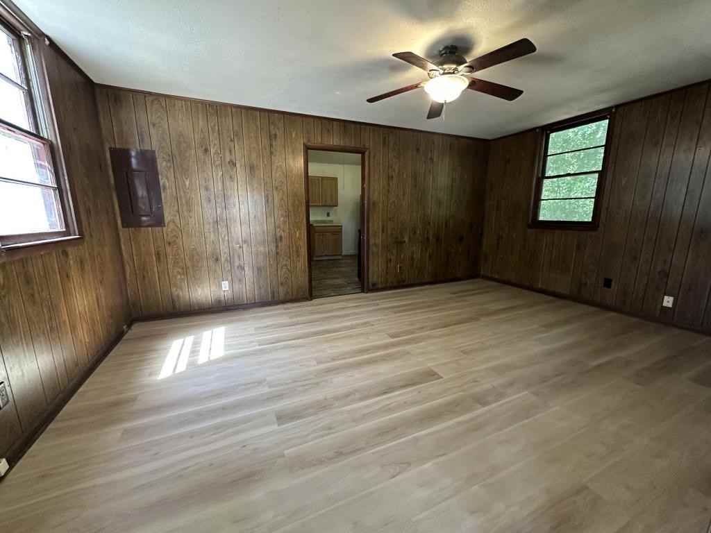 2564 Lakeview Dr - Photo 6 of 12