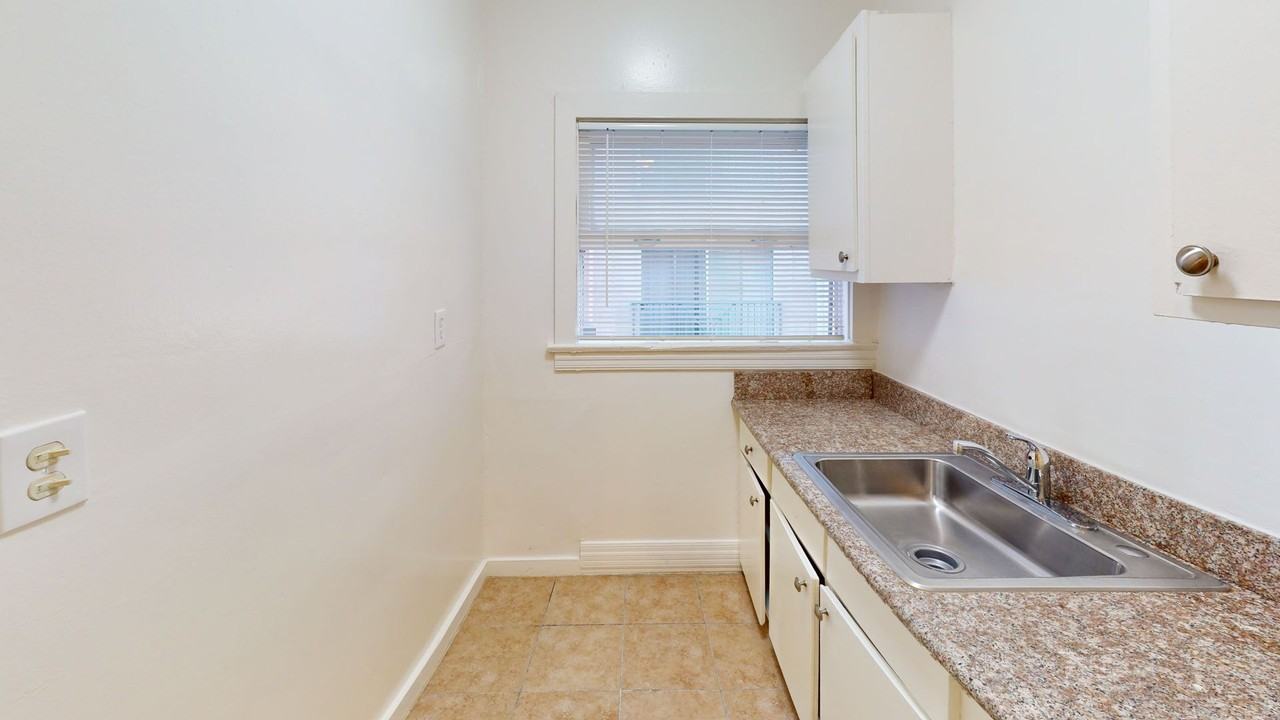 Union Apts...Remodeled Studio..New Laminate Floors...1 MONTH FREE! - Photo 2 of 4
