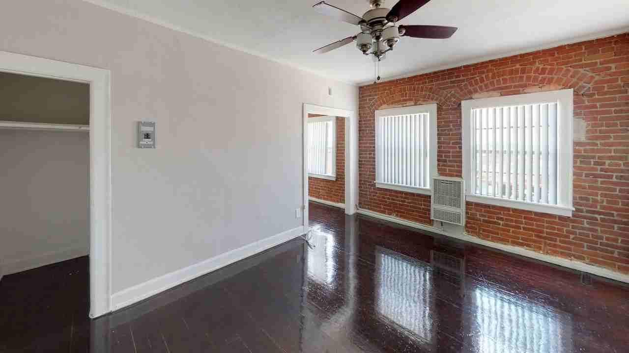 BAE - 512 Bonnie Brae Apts - Photo 4 of 4