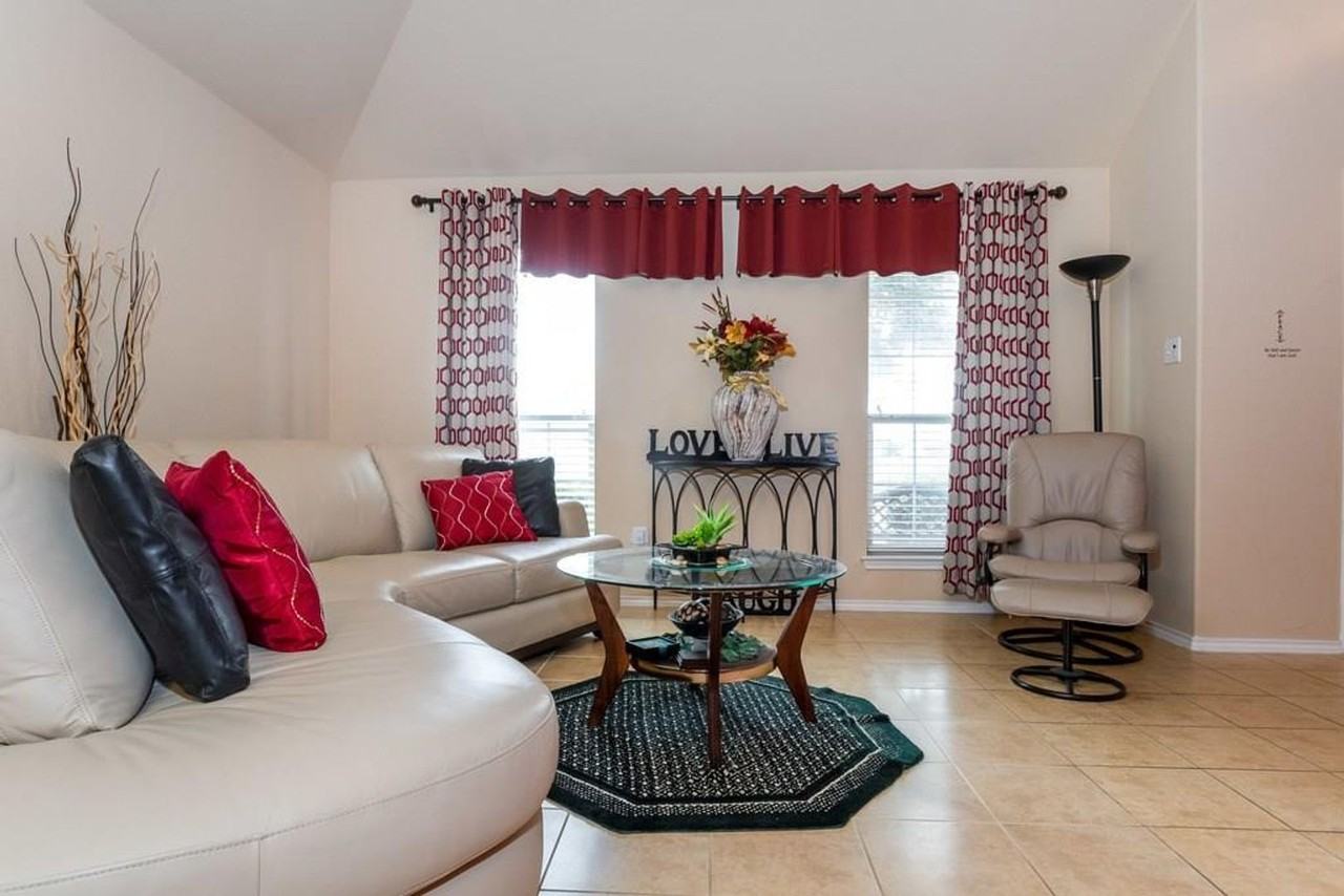 1261 Rainbow Parke Dr - Photo 2 of 19