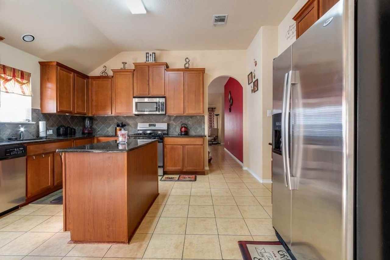 1261 Rainbow Parke Dr - Photo 6 of 19