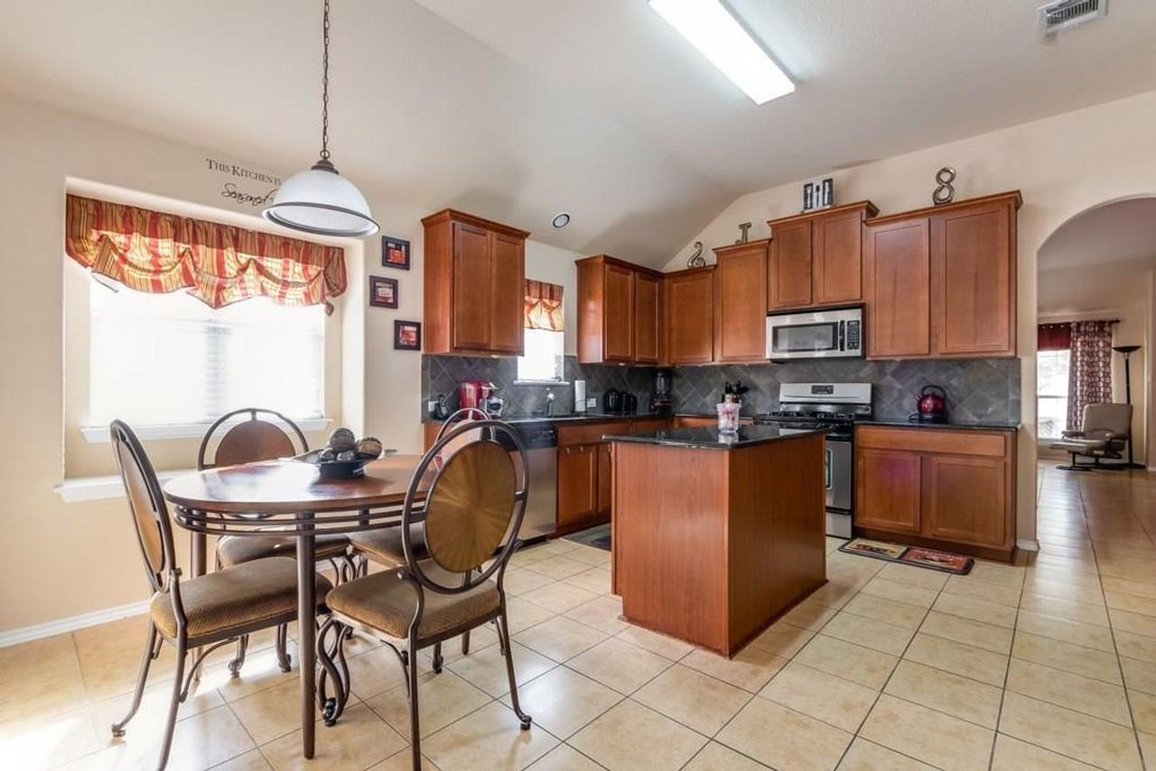 1261 Rainbow Parke Dr - Photo 7 of 19