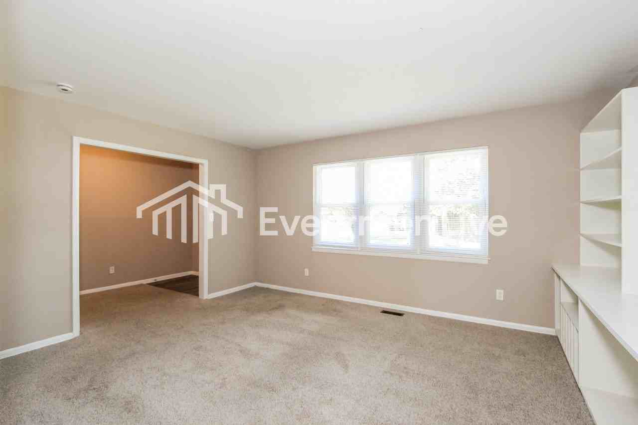 301 June Ave - Photo 2 of 15