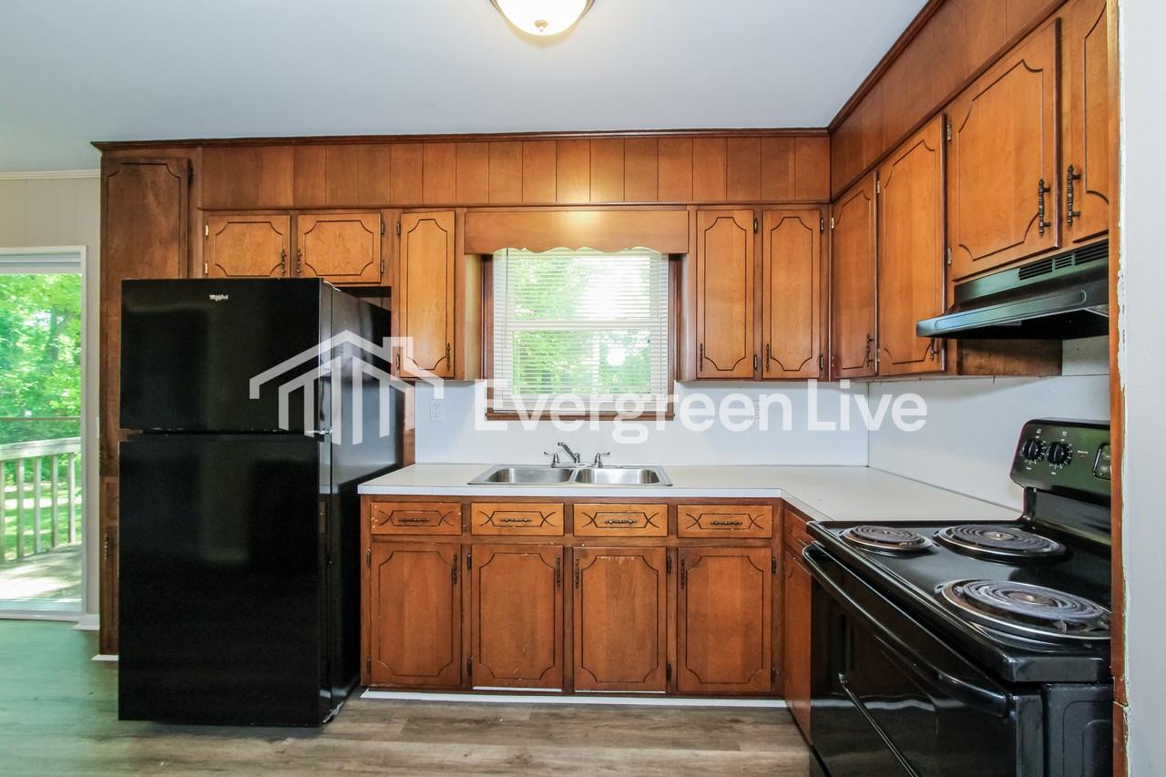 301 June Ave - Photo 5 of 15
