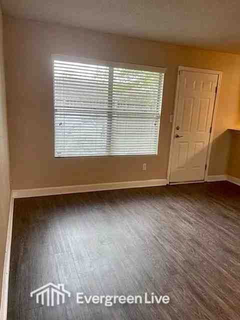 628 Carrier Dr - Photo 3 of 33