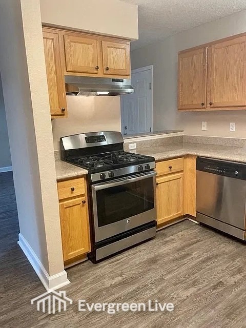 628 Carrier Dr - Photo 6 of 33